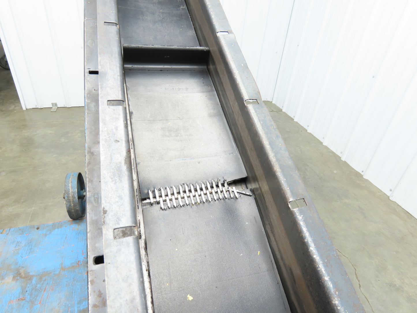 New London Engineering 500-6-6' Incline Parts Conveyor 6" Cleated Belt 3PH 82"L