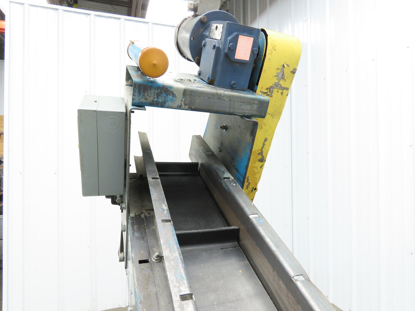 New London Engineering 500-6-6' Incline Parts Conveyor 6" Cleated Belt 3PH 82"L