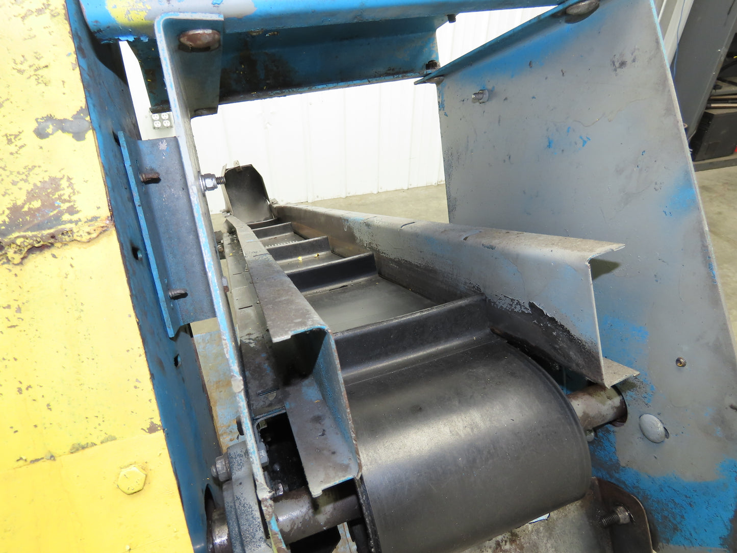New London Engineering 500-6-6' Incline Parts Conveyor 6" Cleated Belt 3PH 82"L