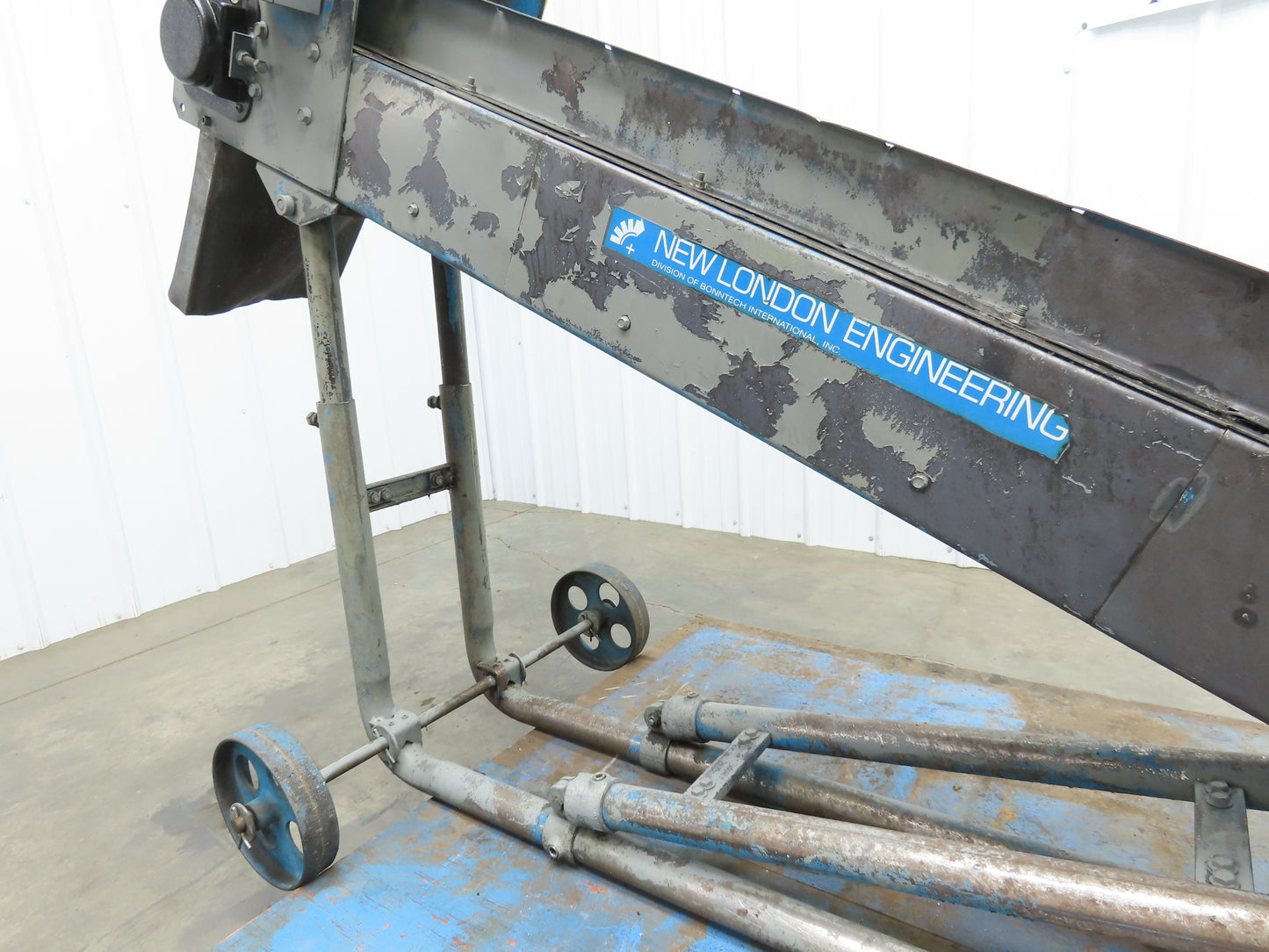 New London Engineering 500-6-6' Incline Parts Conveyor 6" Cleated Belt 3PH 82"L