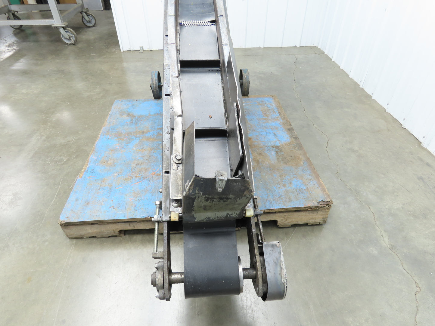 New London Engineering 500-6-6' Incline Parts Conveyor 6" Cleated Belt 3PH 82"L