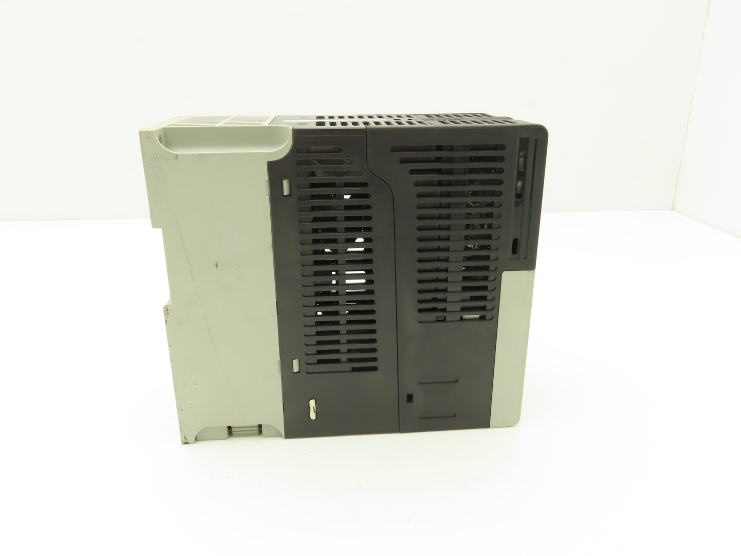 Allen Bradley 25B-D4P0N104 PowerFlex 525 AC Drive 1.5kW 2Hp 480V 3ph FRN 1.003
