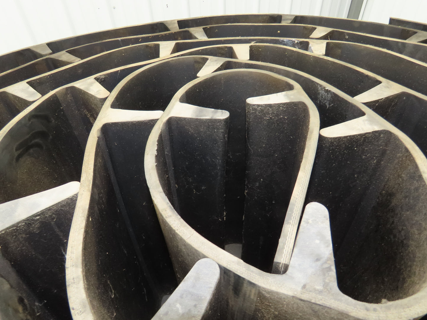 20"W x 43' Cleated Rubber Incline Conveyor Belt 3-Ply Black Heavy Duty Elevator