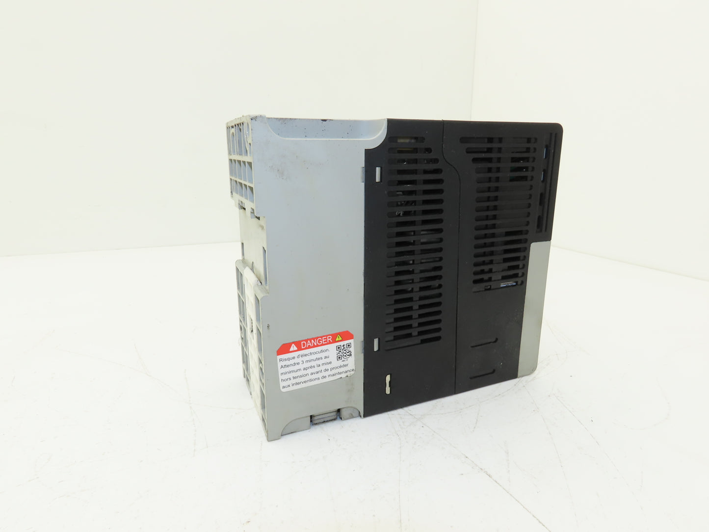 Allen Bradley 25B-D4P0N104 PowerFlex 525 AC Drive 1.5kW 2Hp 480V 3ph FRN 3.001
