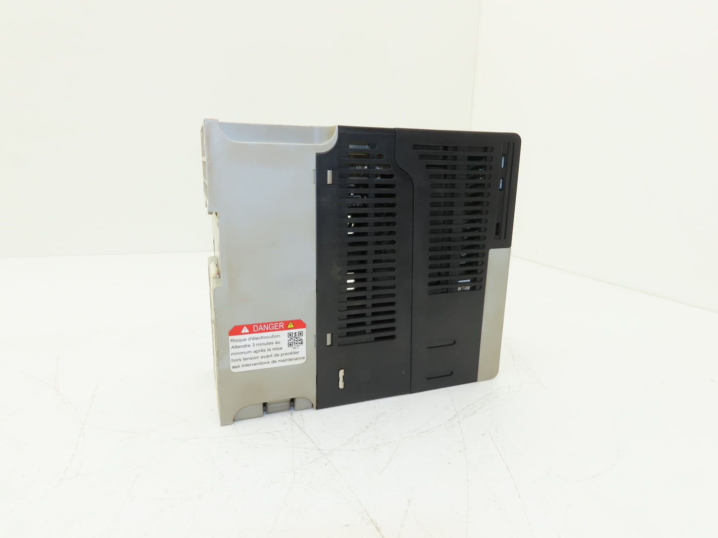 Allen Bradley 25B-D2P3N104 PowerFlex 525 VFD AC Drive 1Hp 480V 3Ph FRN 6.001