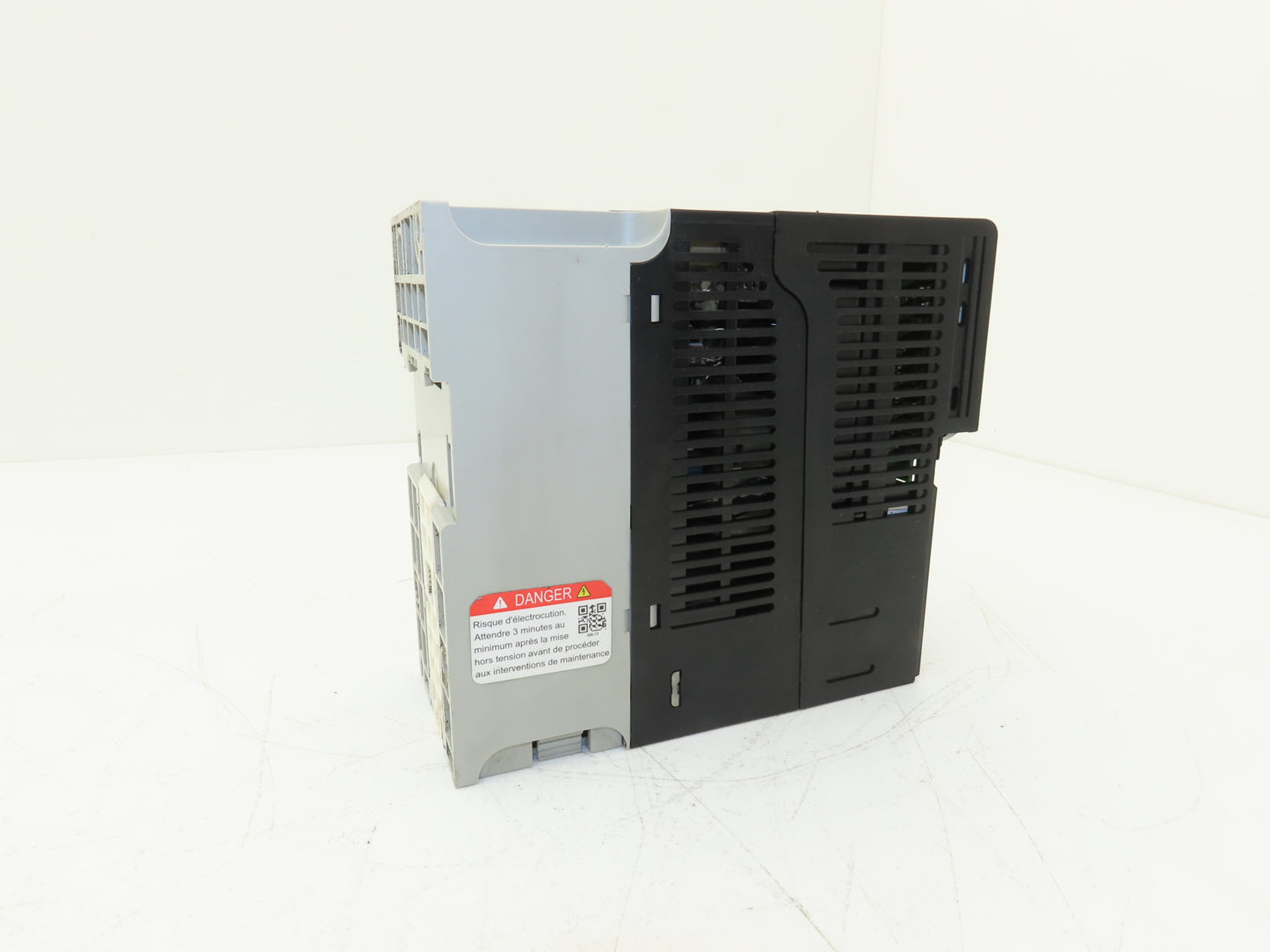 Allen Bradley 25B-D2P3N104 PowerFlex 525 VFD AC Drive 1Hp 480V 3Ph FRN 4.001