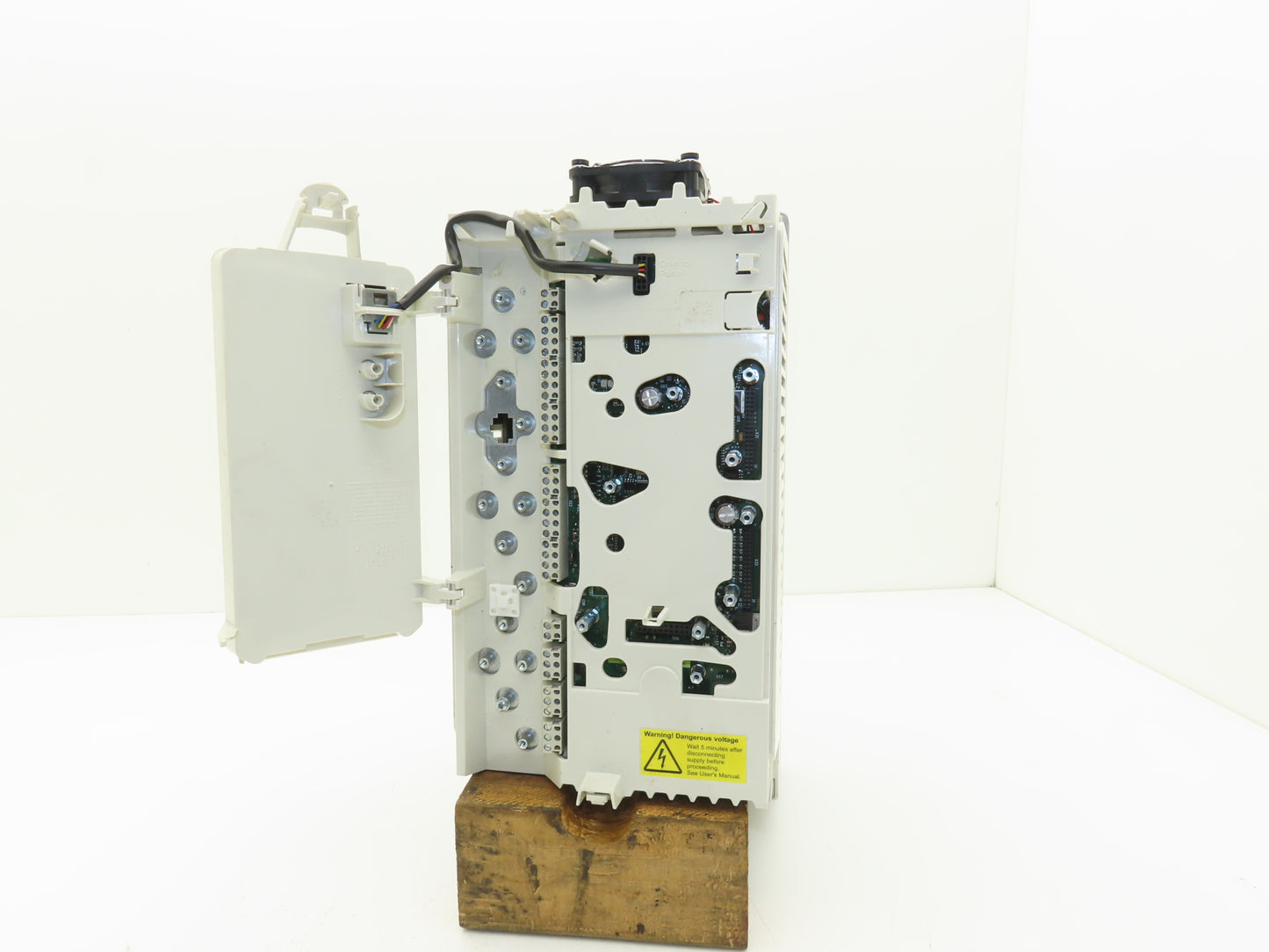 ABB ACS800-U1-0011-5+P901 Variable Speed AC Drive VFD 7.5kw 10Hp 480V 3PH