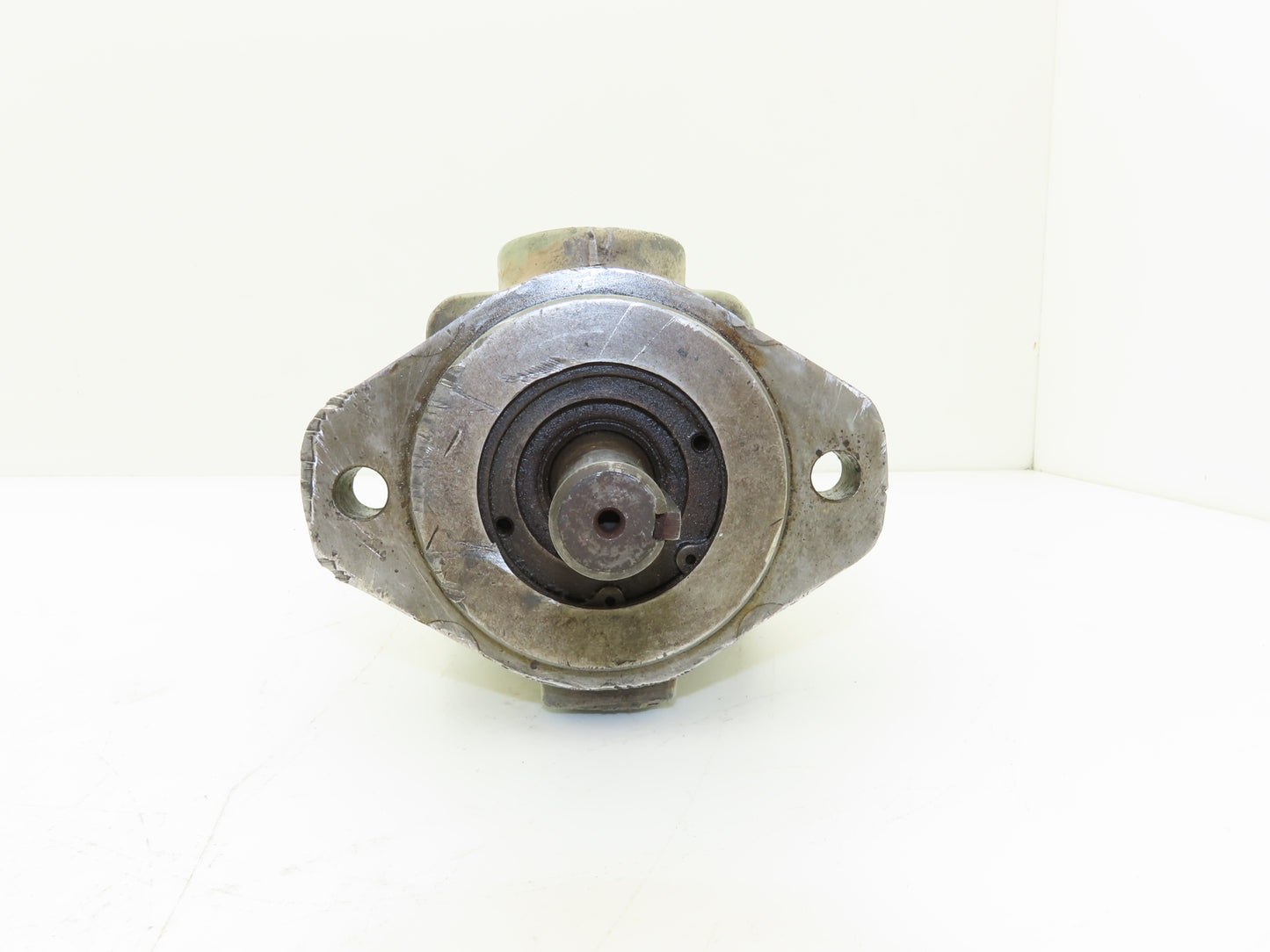 Denison TMB 005 21L2 Hydraulic Vane Pump 5gpm 2000psi 2-Bolt SAE-A 3/4" Shaft