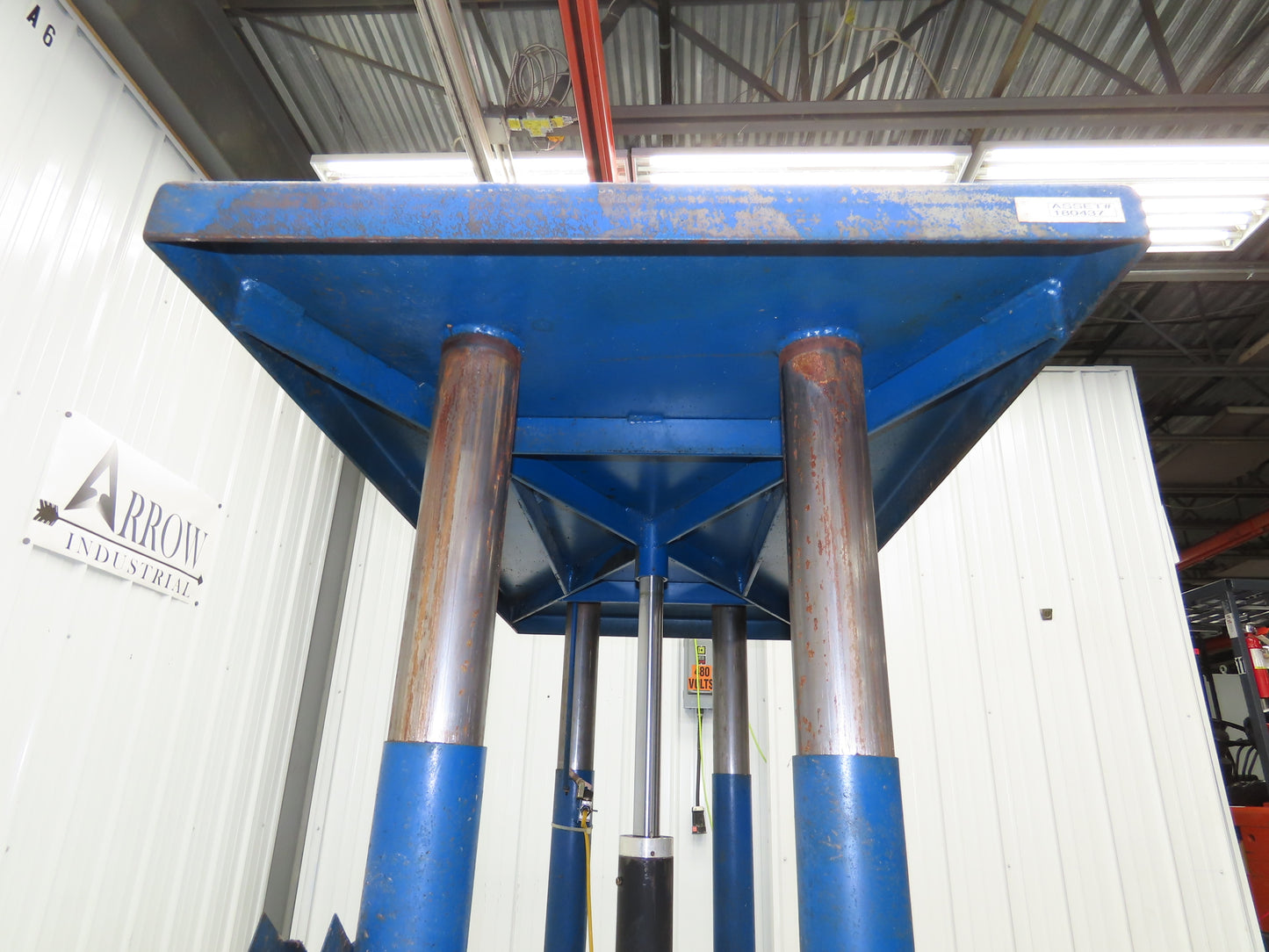 1000lbs Hydraulic Lift 4 Post Work Table Bench 71x31" Top 32-48" Lift 120V