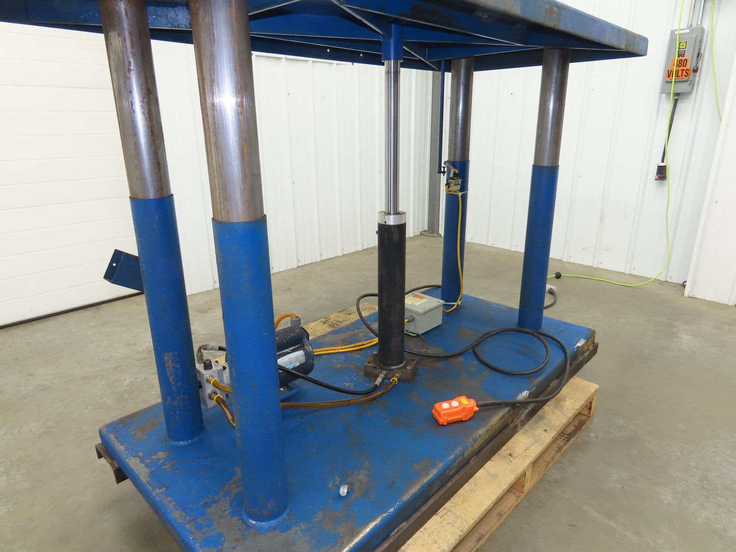 1000lbs Hydraulic Lift 4 Post Work Table Bench 71x31" Top 32-48" Lift 120V