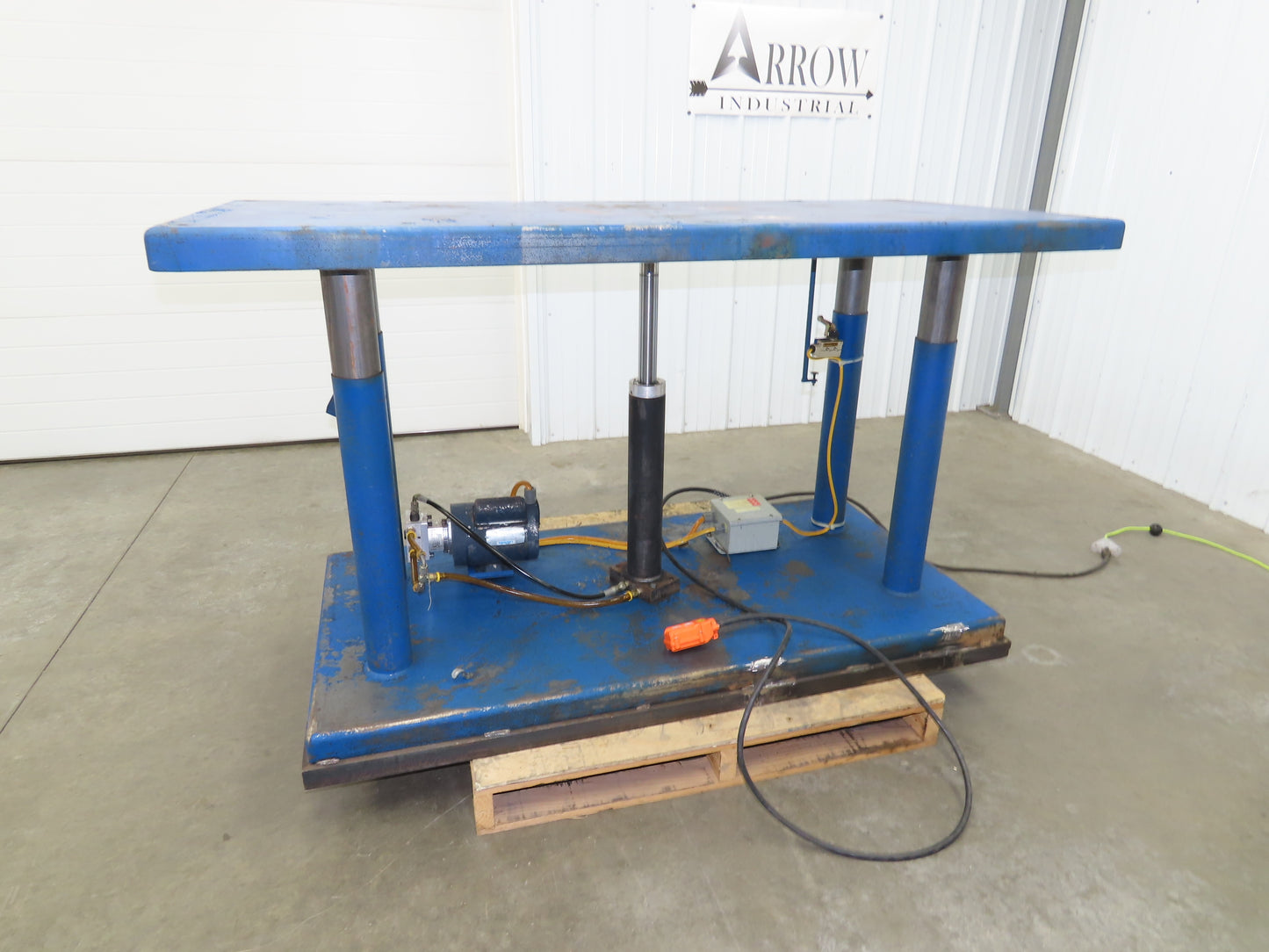 1000lbs Hydraulic Lift 4 Post Work Table Bench 71x31" Top 32-48" Lift 120V
