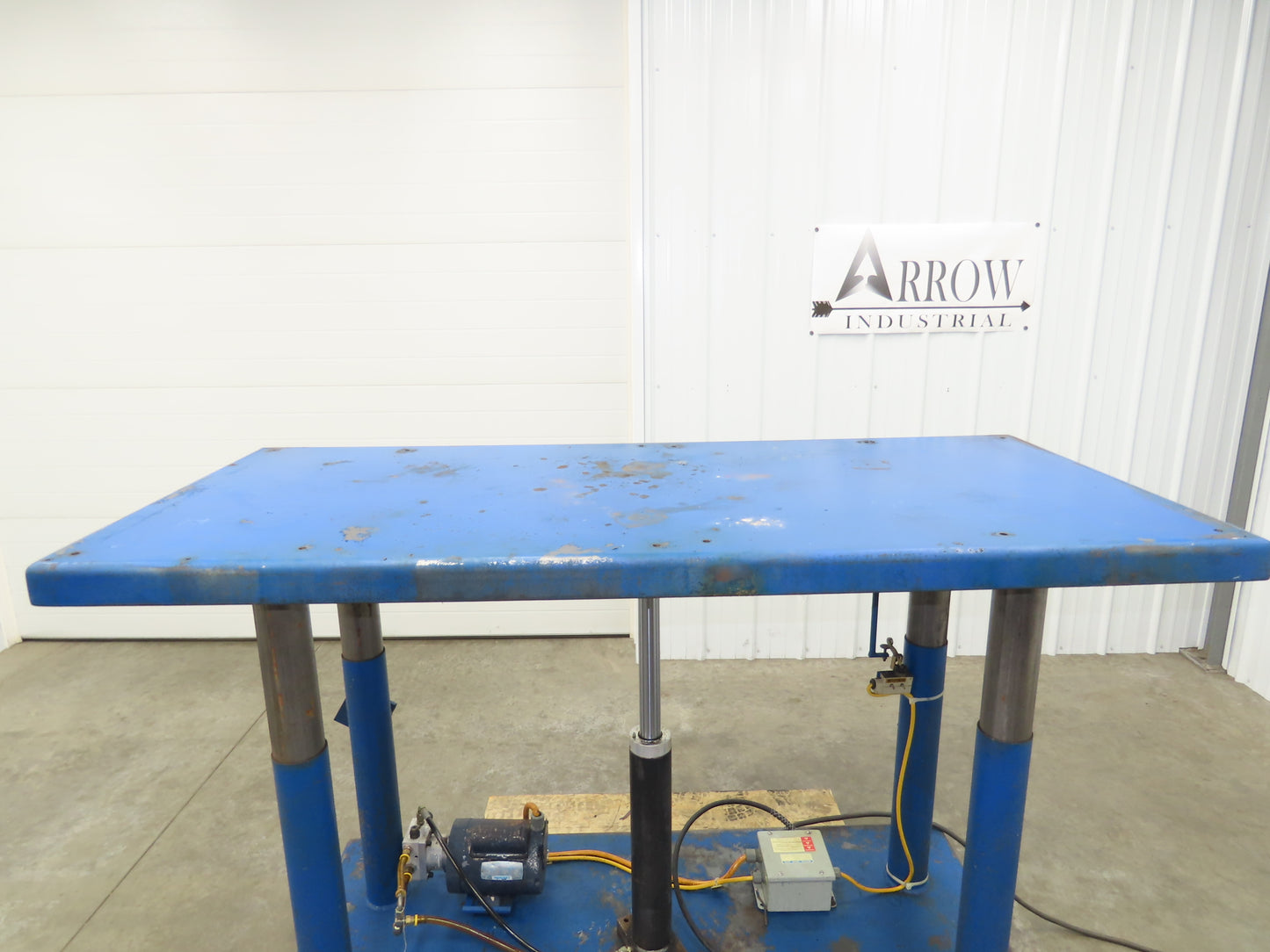 1000lbs Hydraulic Lift 4 Post Work Table Bench 71x31" Top 32-48" Lift 120V