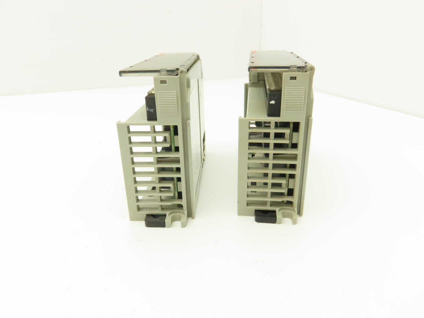 Allen Bradley 1769-OW8 8PT Compact I/O Modules Ser B F/W 3.1 Lot of 2