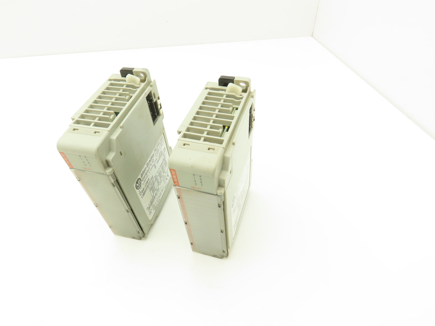 Allen Bradley 1769-OW8 8PT Compact I/O Modules Ser B F/W 3.1 Lot of 2