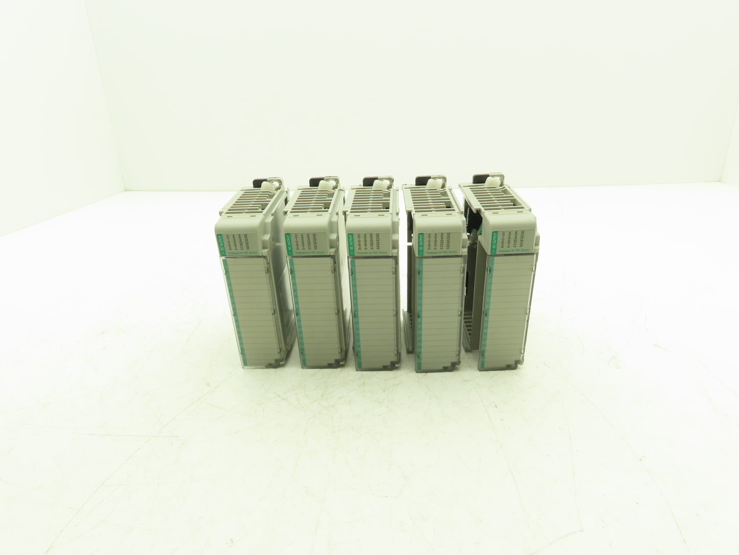 Allen Bradley 1769-OB16P Compact I/O 24VDC F/W 3.1 Output Module Ser B Lot of 5