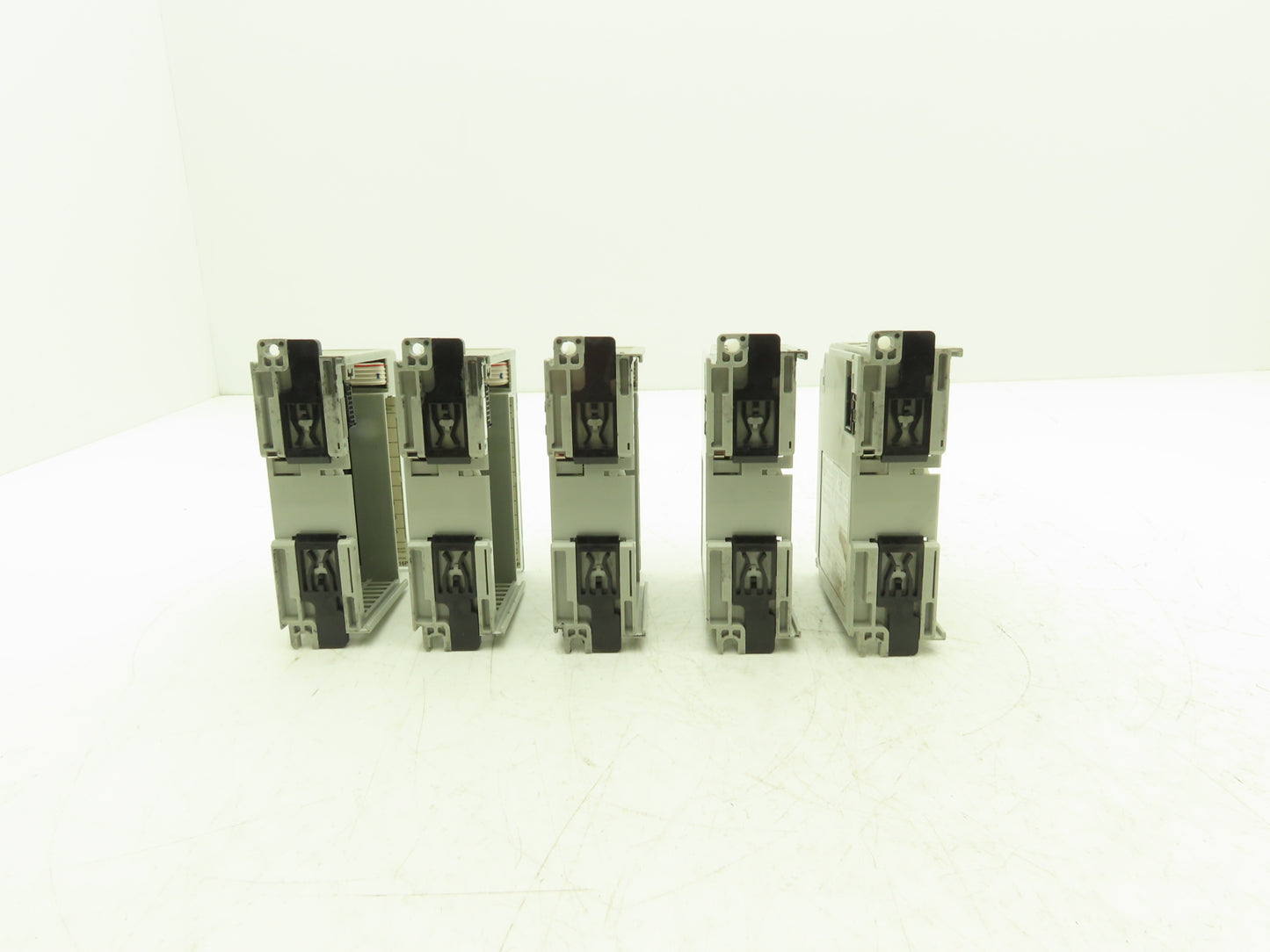 Allen Bradley 1769-OB16P Compact I/O 24VDC F/W 3.1 Output Module Ser B Lot of 5