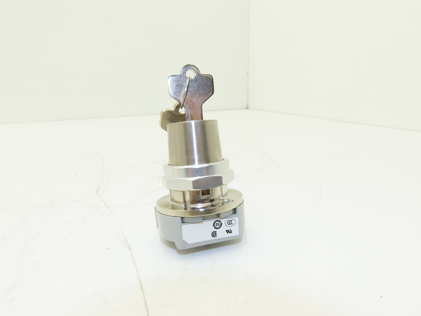 Allen Bradley 800T-J44KE7 Keyed Selector Switch 3-Position w/Key Series U