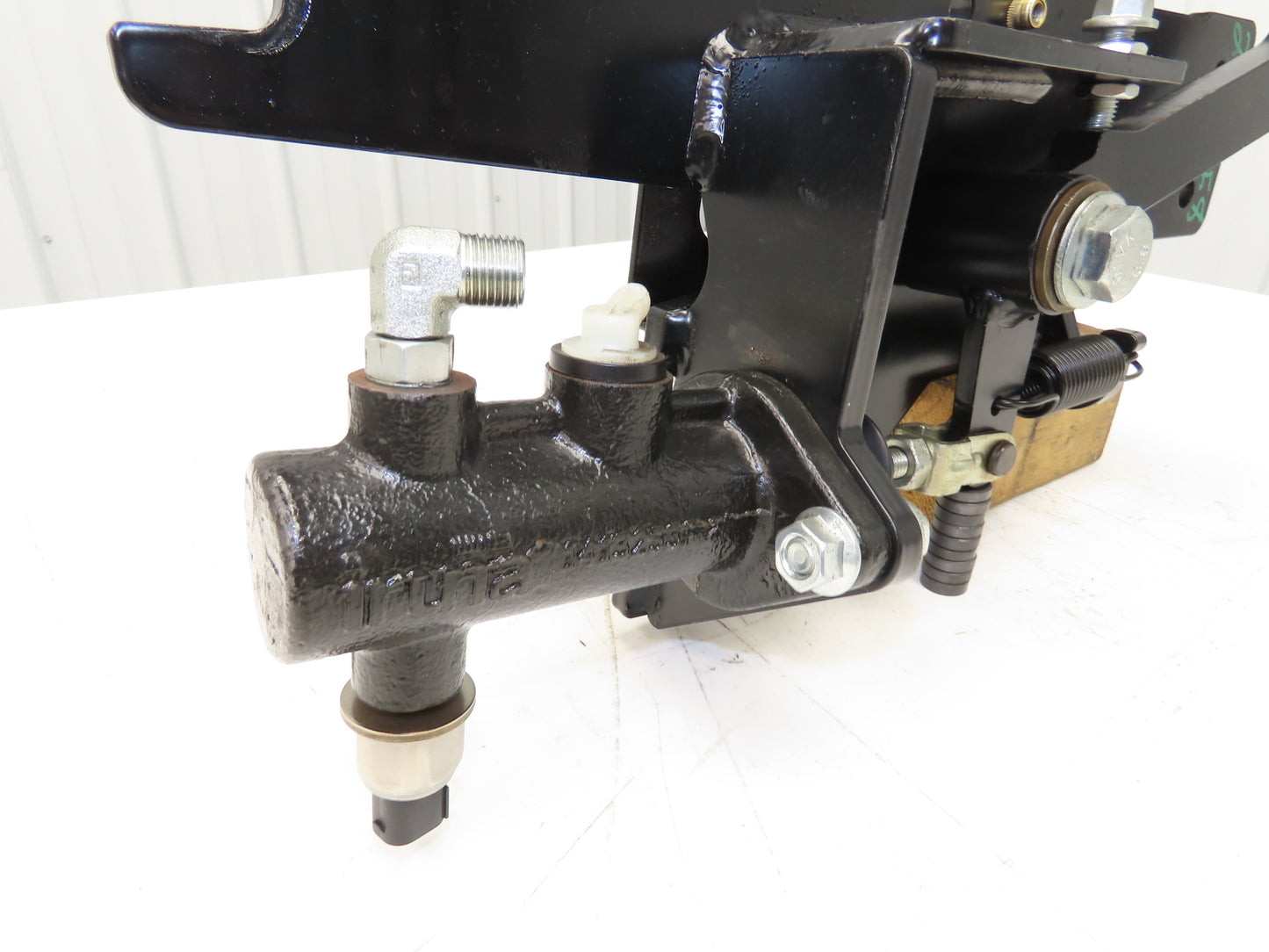 Hyster E80XN Forklift Brake Pedal & Master Cylinder & Bracket Assembly