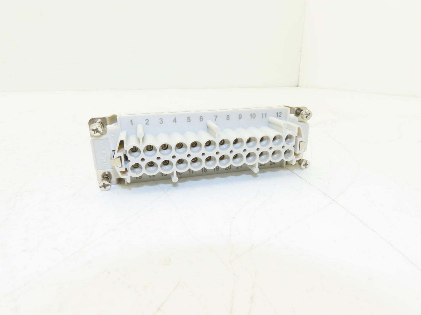 ZIPport ZP-MC24B-2-SM29CAL Surface Mount Housing Self Close w/Terminal Connector