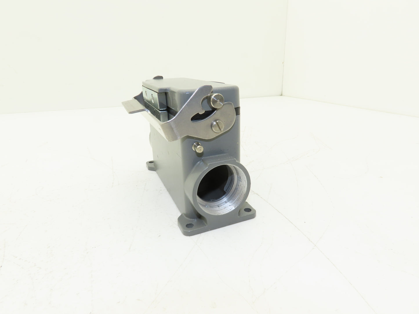 ZIPport ZP-MC24B-2-SM29CAL Surface Mount Housing Self Close w/Terminal Connector