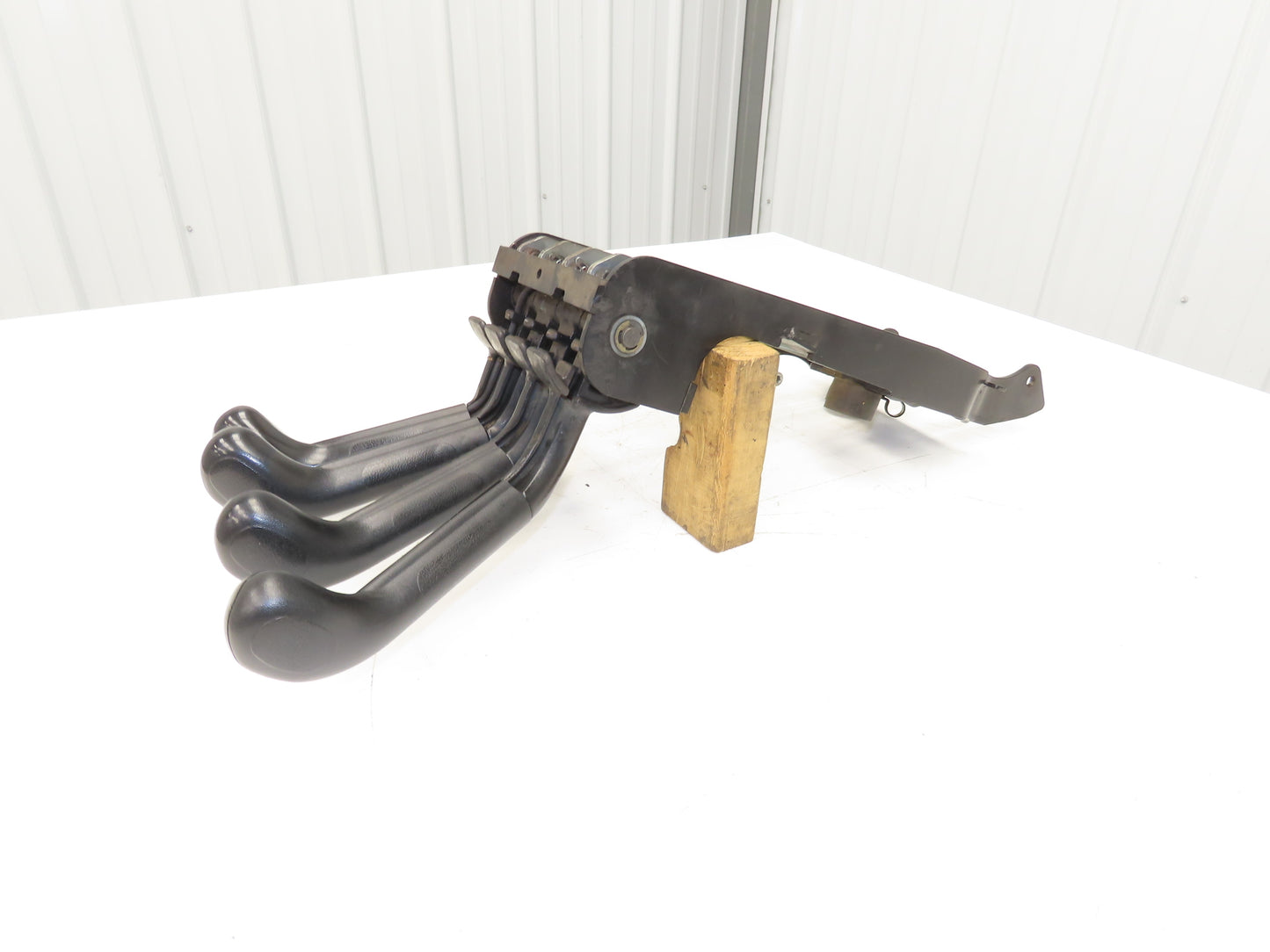 Hyster E80XN Forklift Four Lever Control Assembly Lift Tilt Shift Position