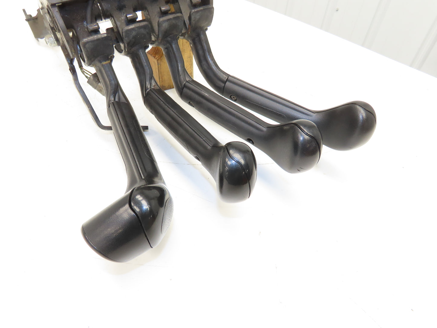 Hyster E80XN Forklift Four Lever Control Assembly Lift Tilt Shift Position