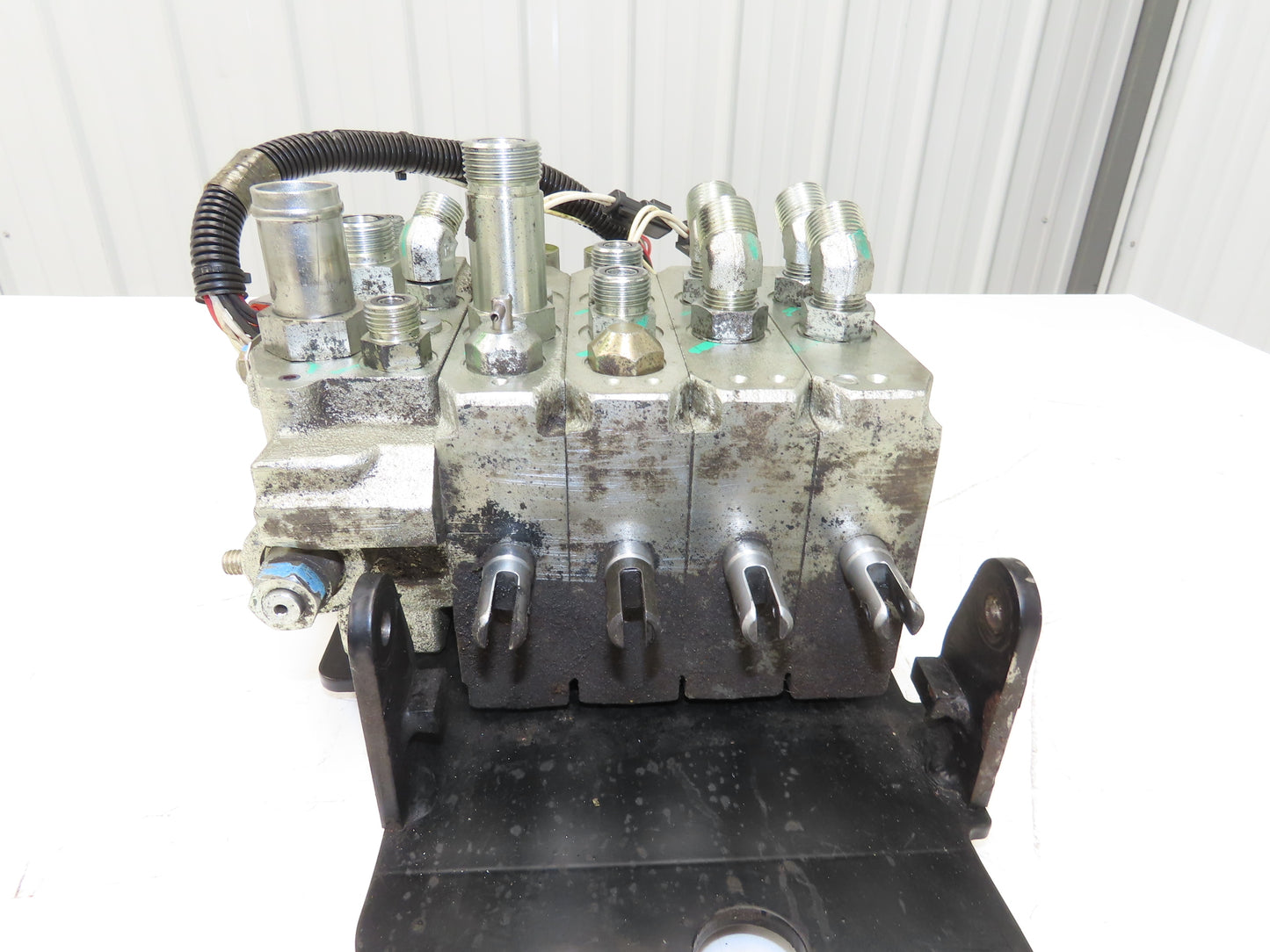 Hyster E80XN Forklift Hydraulic 4-Lever Spool Valve Forklift Mast Control