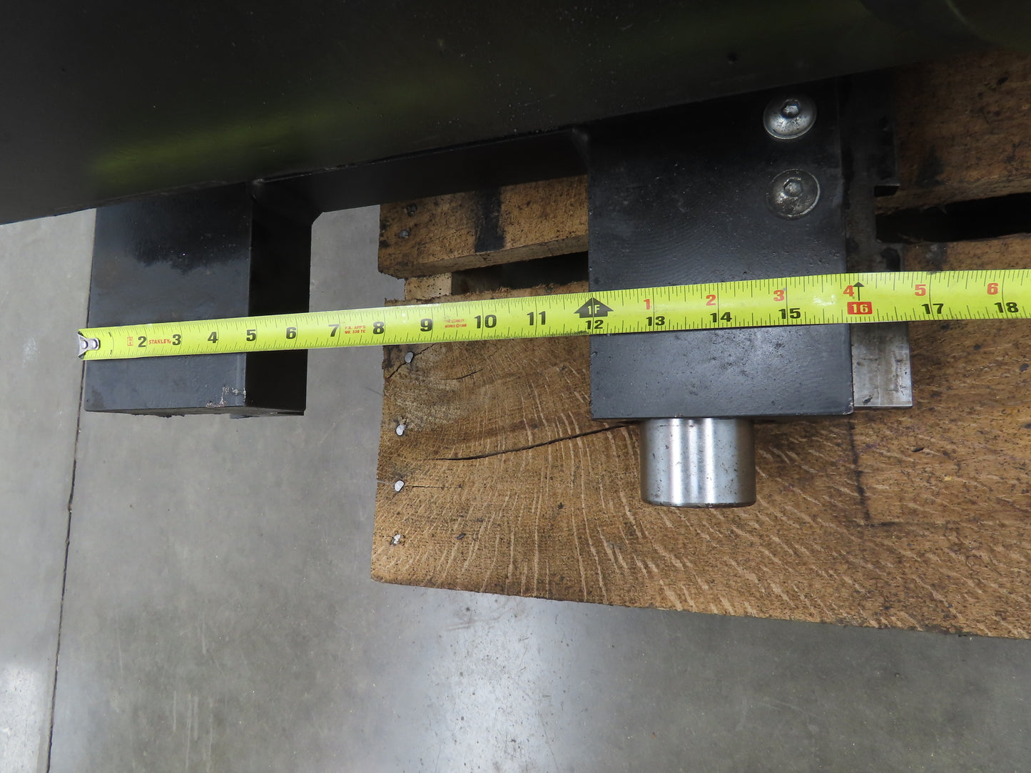 Hyster E80XN Forklift Mast Class IV 2 Stage 4 Lever 144.7" Lift 7000lb READ