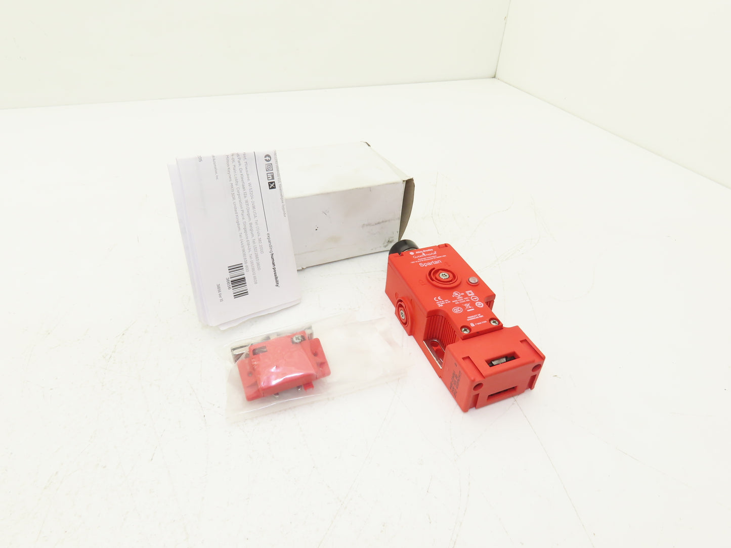 Allen Bradley 440G-S36061 Spartan Guardmaster Guard Locking Switch 110VAC 12-Pin