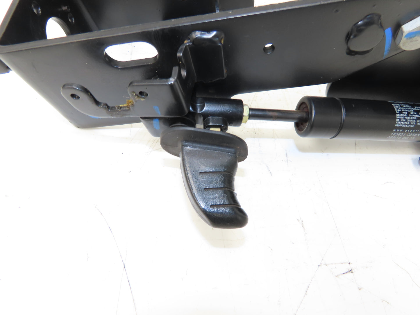 Hyster 8808585 Forklift Steering Column Tilt Bracket Assembly Removed From E80XN