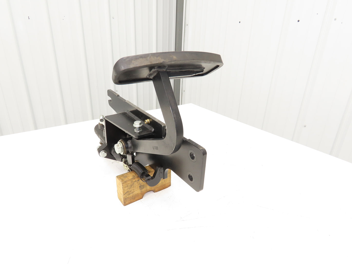 Hyster E80XN Forklift Brake Pedal & Master Cylinder & Bracket Assembly