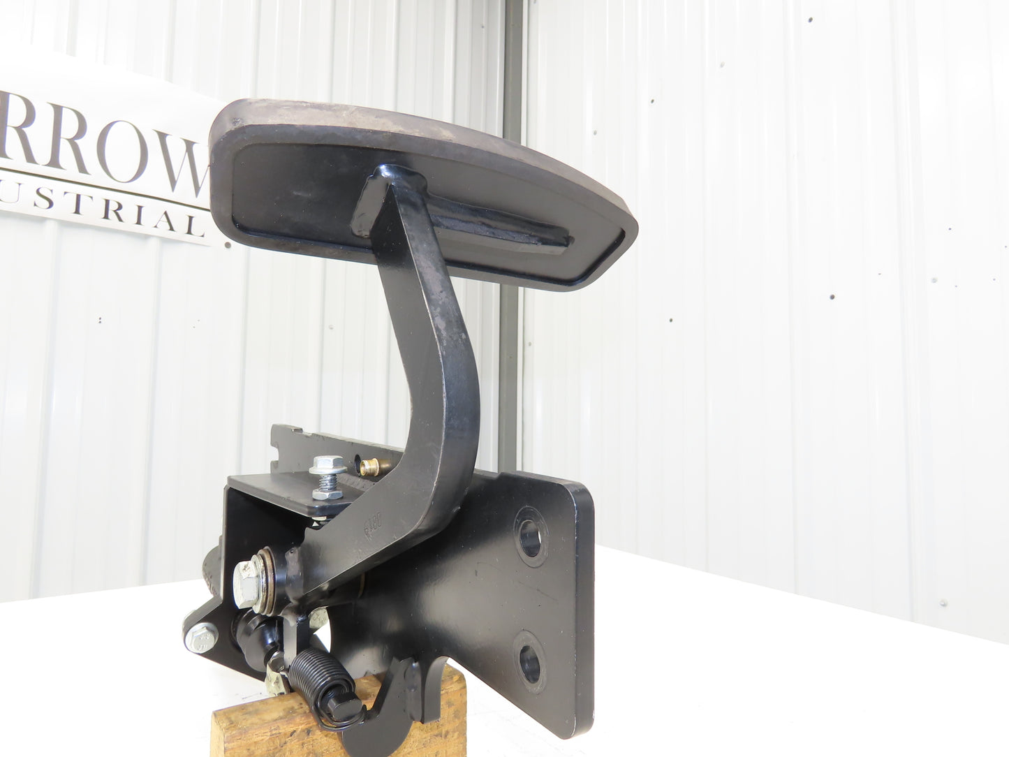 Hyster E80XN Forklift Brake Pedal & Master Cylinder & Bracket Assembly