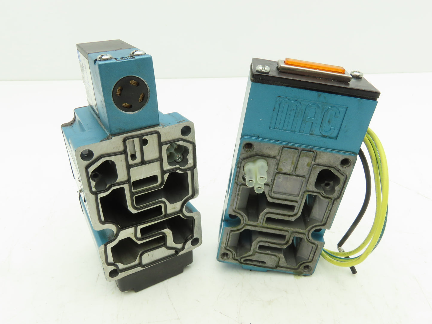 MAC 6311D-212-PM-111DA Pneumatic Solenoid Valve 120V 3/8"NPT Manifold *Read