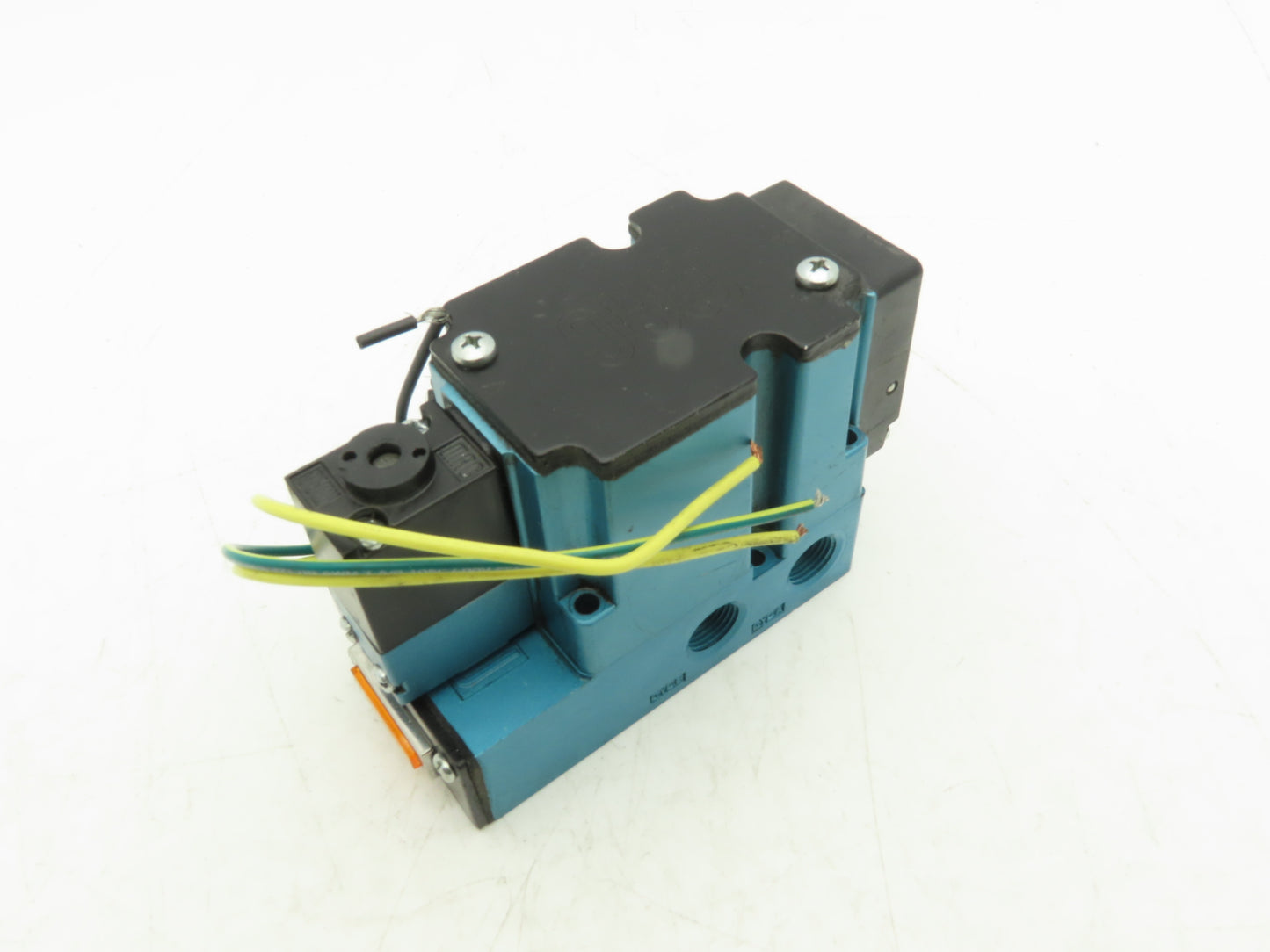 MAC 6311D-212-PM-111DA Pneumatic Solenoid Valve 120V 3/8"NPT Manifold *Read