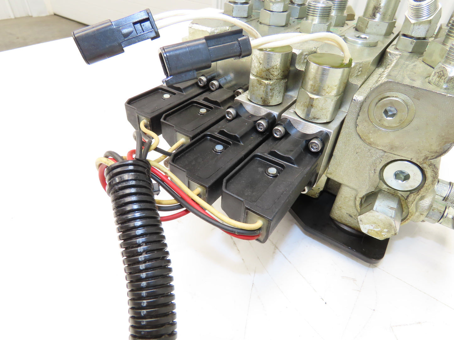 Hyster E80XN Forklift Hydraulic 4-Lever Spool Valve Forklift Mast Control