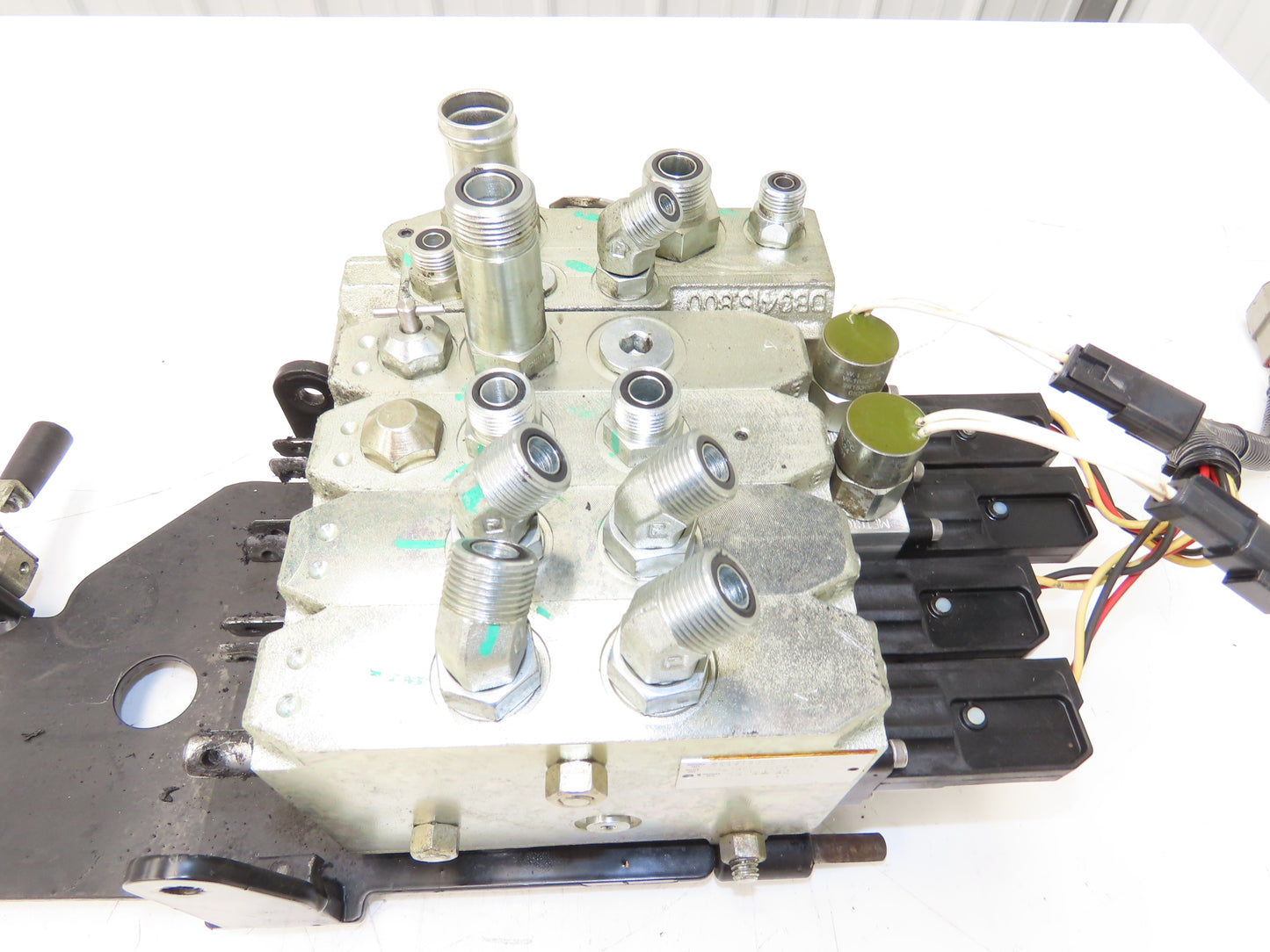 Hyster E80XN Forklift Hydraulic 4-Lever Spool Valve Forklift Mast Control