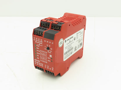 Allen Bradley MSR138DP 440R-M23151 Safety Relay Guardmaster Lot of 4