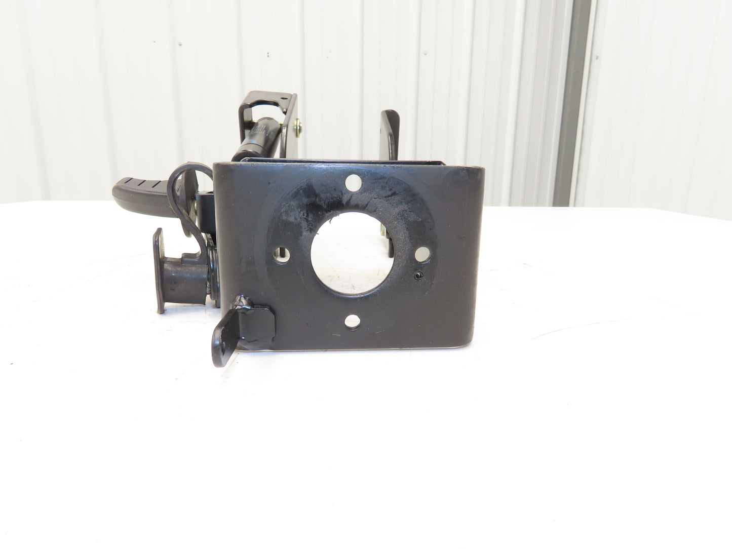 Hyster 8808585 Forklift Steering Column Tilt Bracket Assembly Removed From E80XN