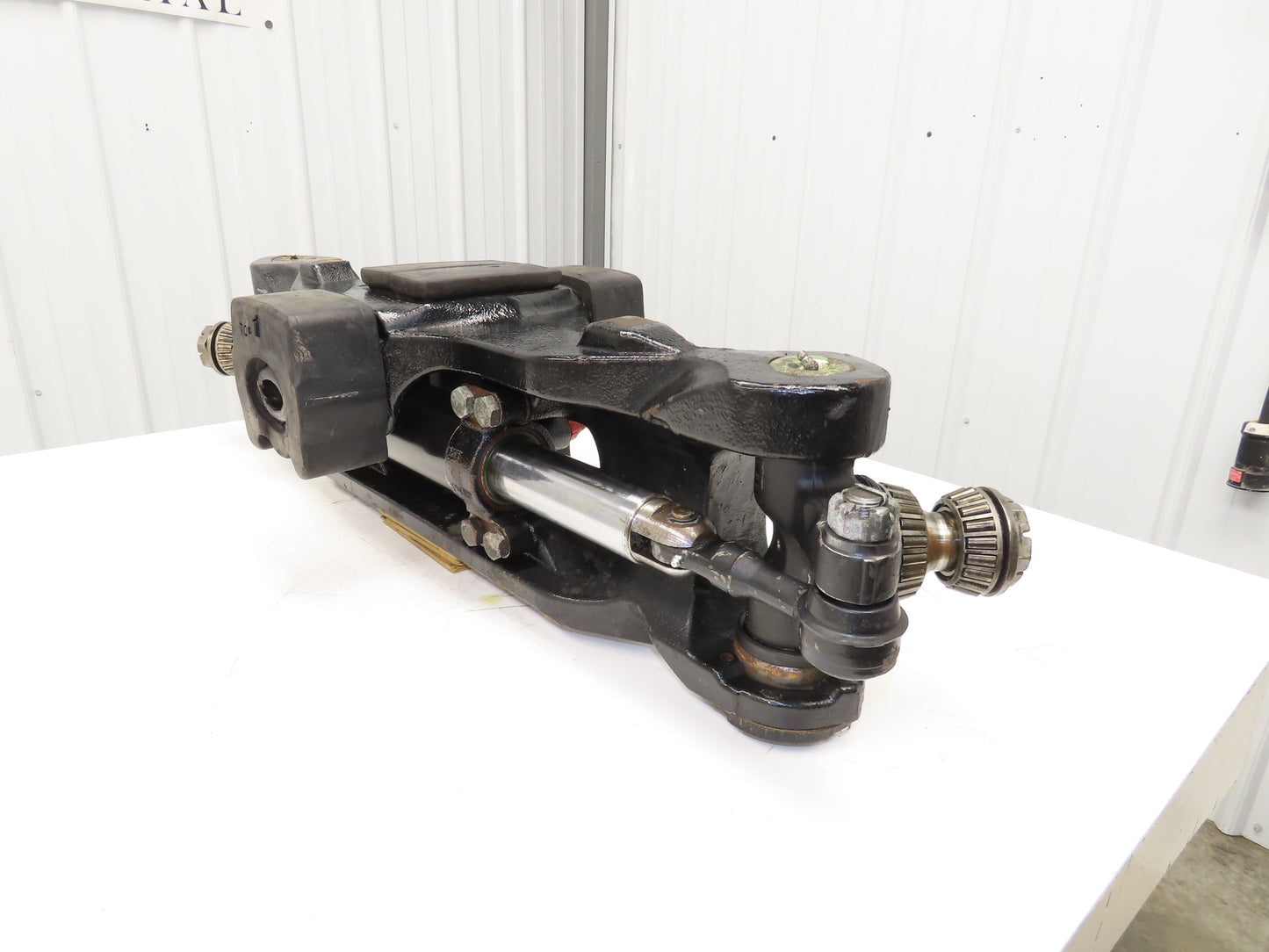 Hyster E80XN Forklift Rear Axle Dual Hydraulic Steering Assembly 8527474