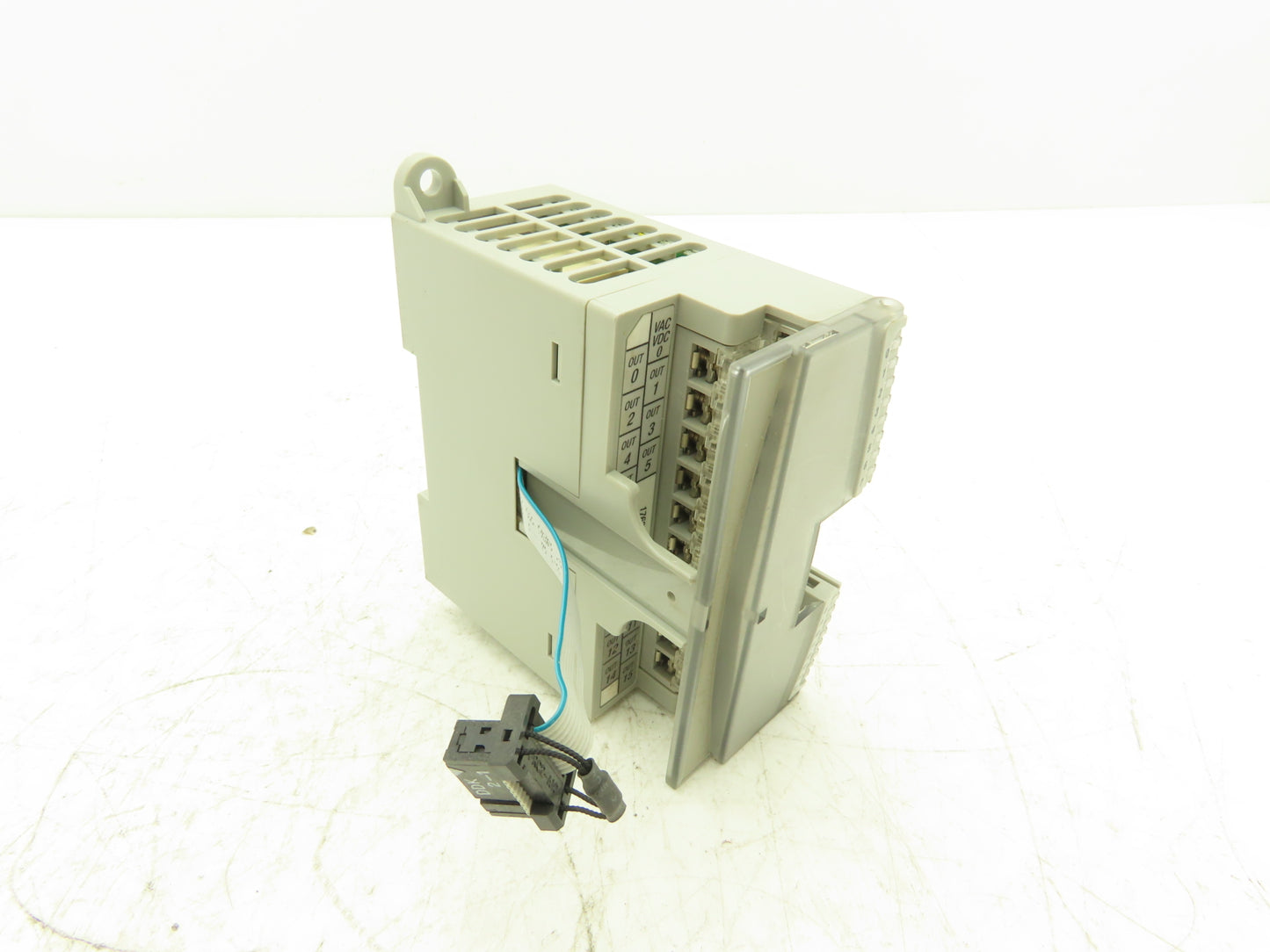 Allen Bradley 1762-OW16 MicroLogix 1200 16 Pt. VAC/VDC Relay Output Ser B Rev A