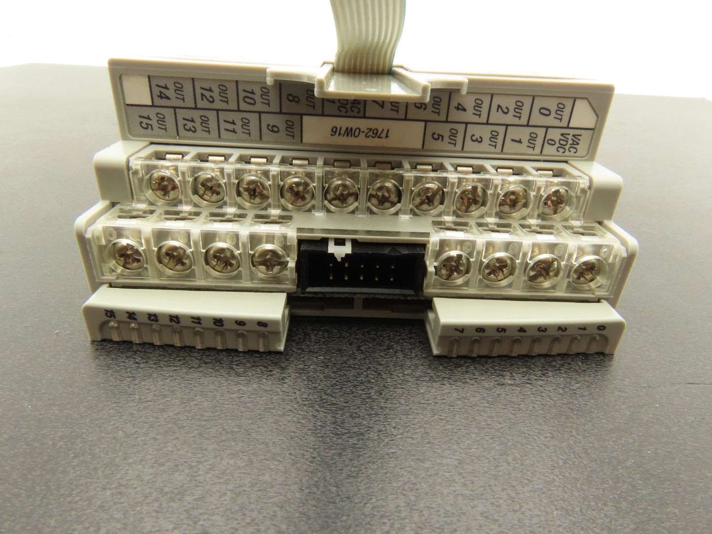 Allen Bradley 1762-OW16 MicroLogix 1200 16 Pt. VAC/VDC Relay Output Ser B Rev A