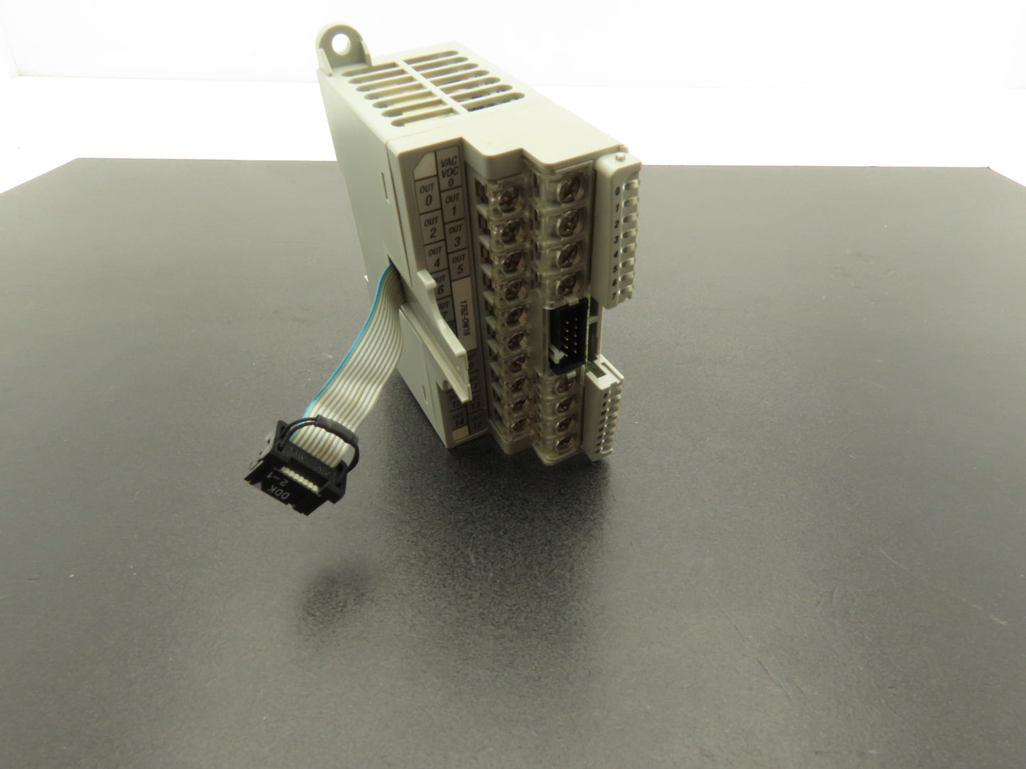 Allen Bradley 1762-OW16 MicroLogix 1200 16 Pt. VAC/VDC Relay Output Ser B Rev A