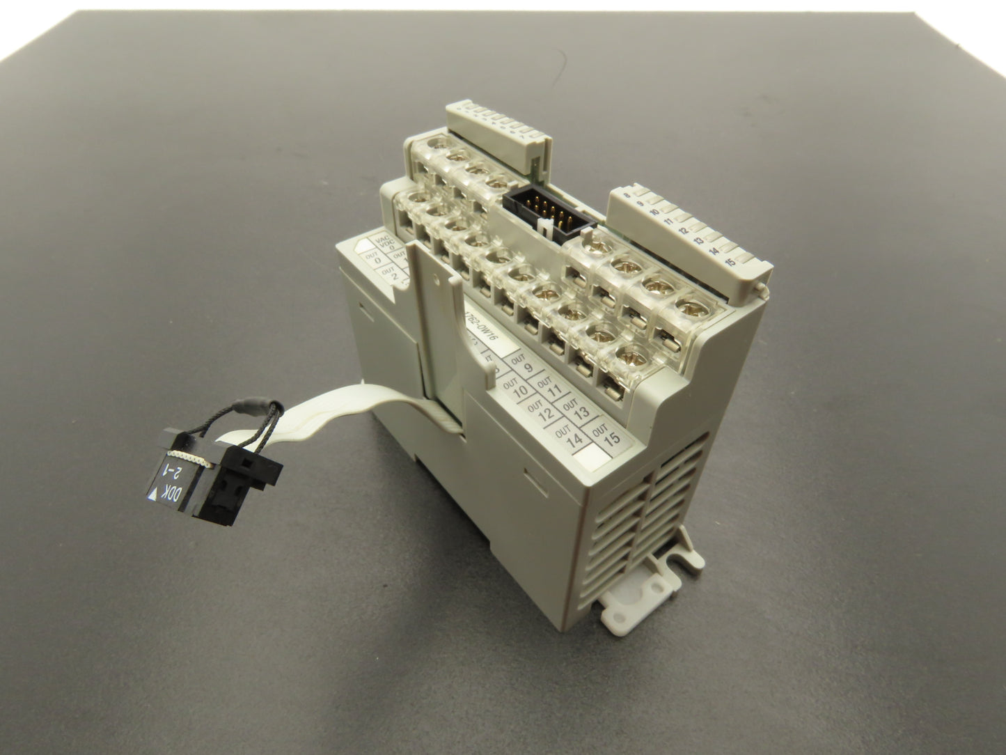 Allen Bradley 1762-OW16 MicroLogix 1200 16 Pt. VAC/VDC Relay Output Ser B Rev A