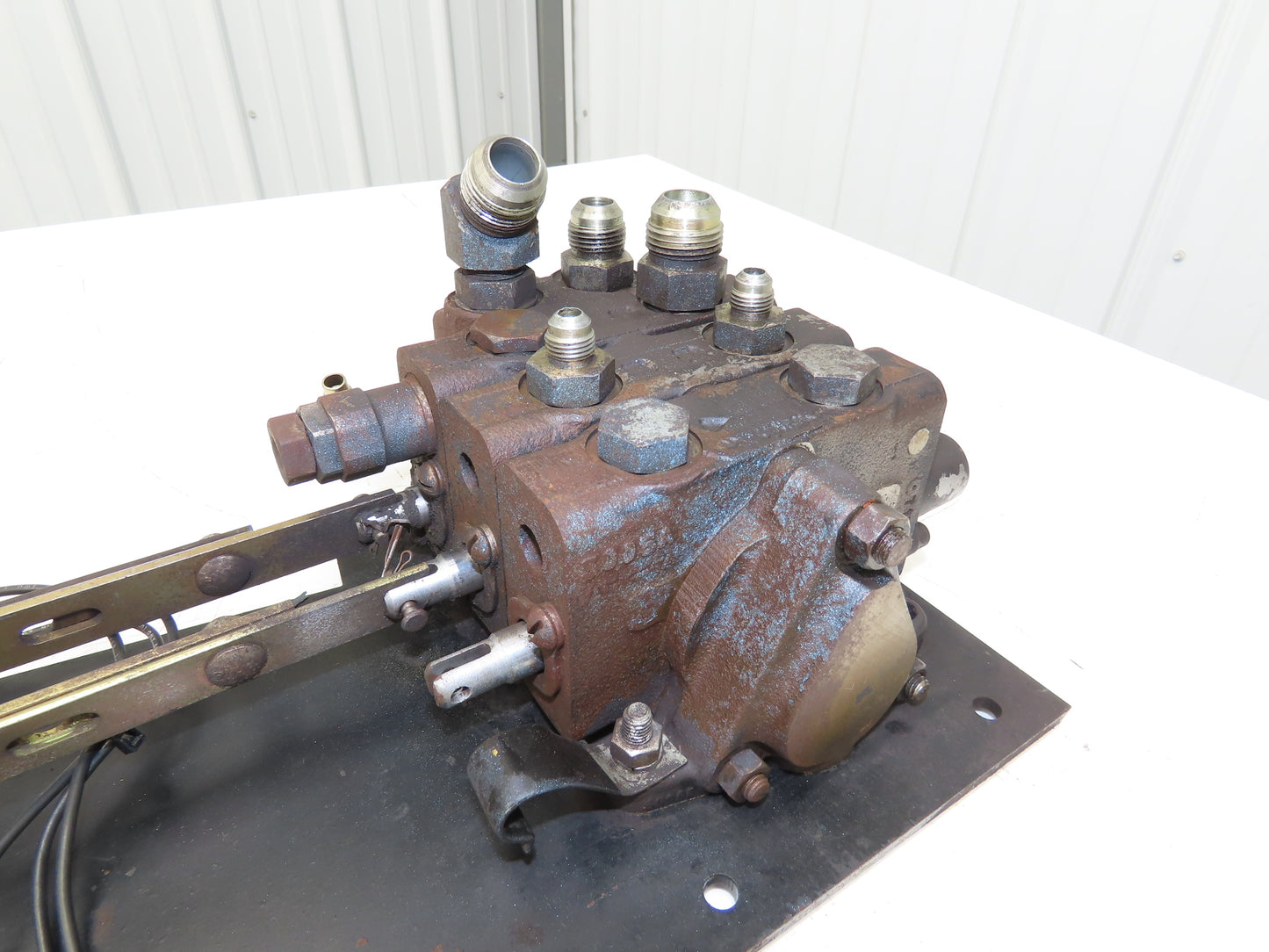 Yale Hydraulic 2-Spool 2 Lever Forklift Mast Control Valve Assembly Off ERC080