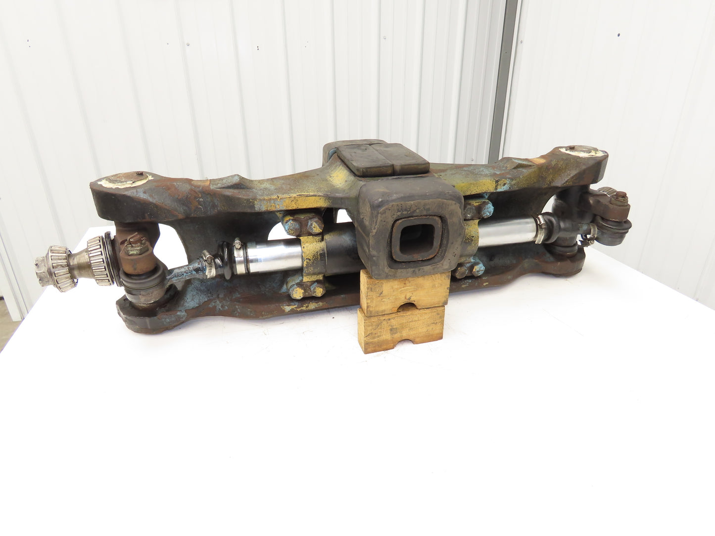 Yale 370401 Forklift Dual-Wheel Rear Steer Axle Assembly ERC080HDN36SV084