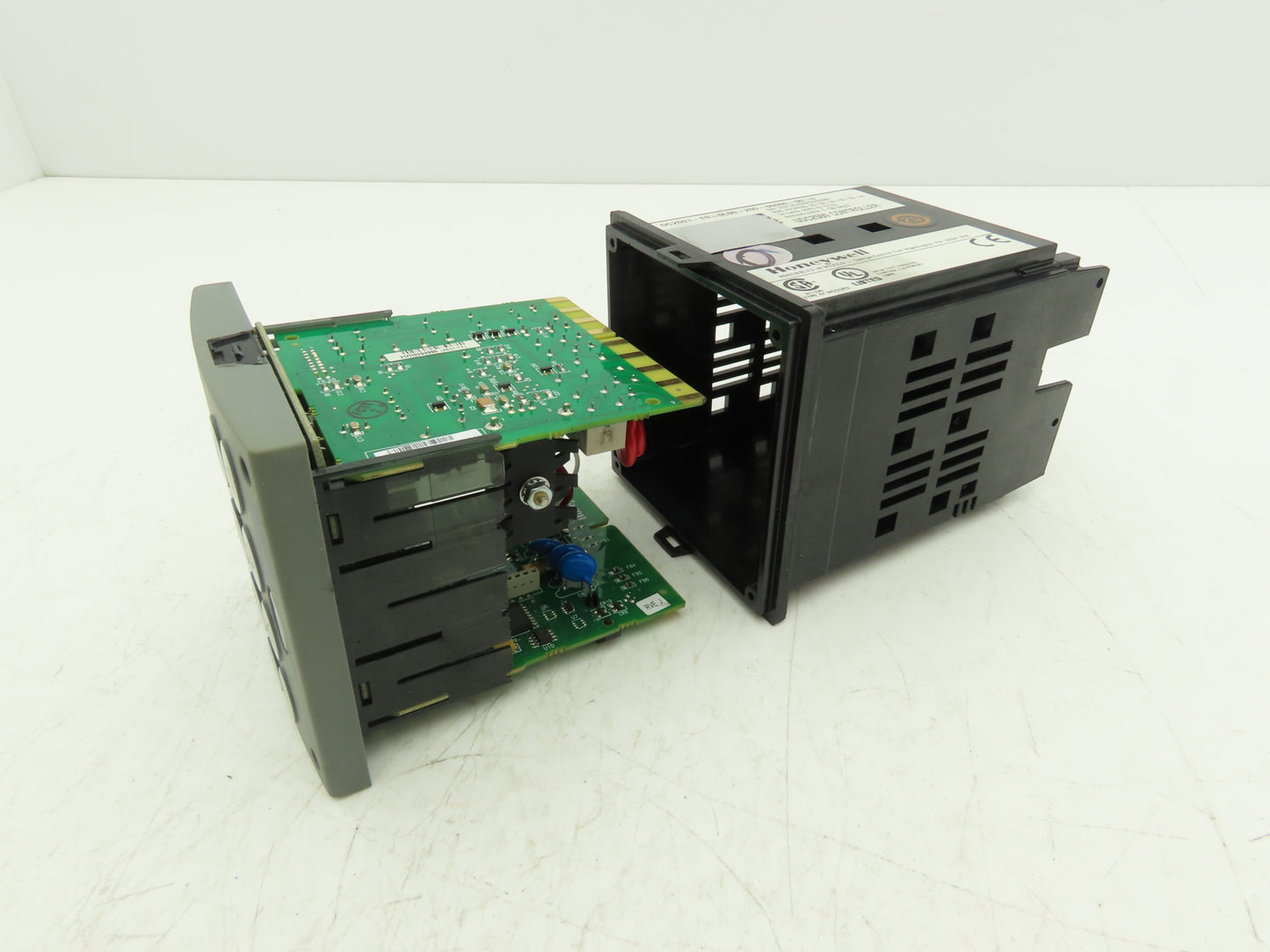 Honeywell UDC2500 Digital Temperature Controller DC2501-E0-0L00-200-00000-00-0