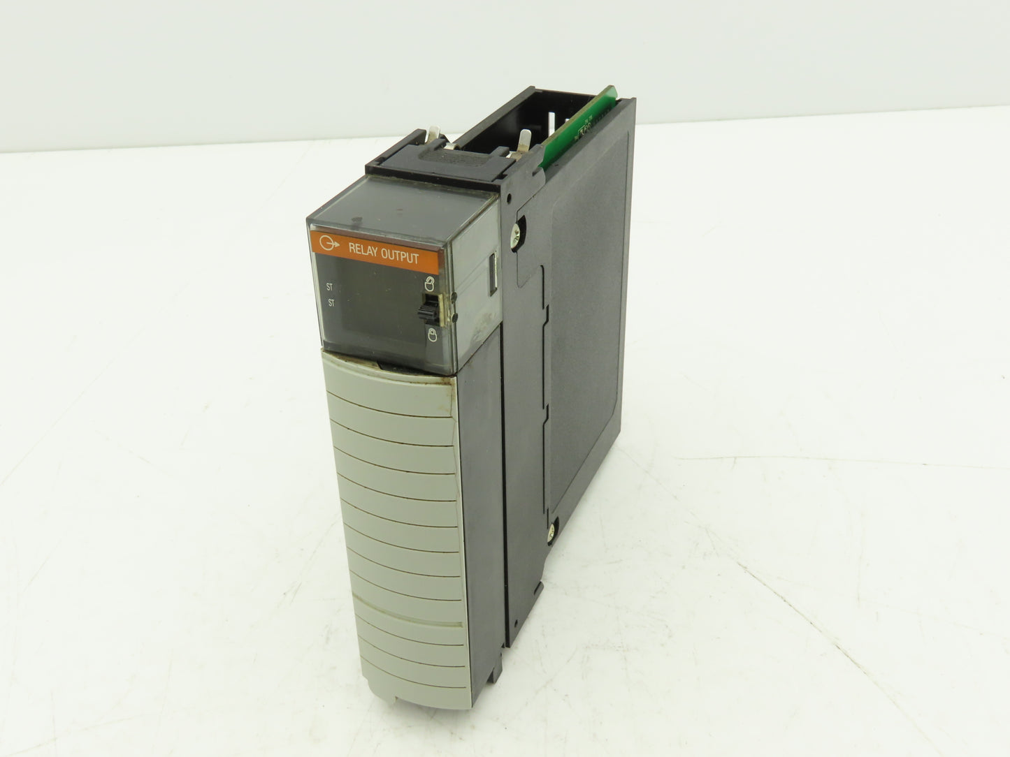 Allen Bradley 1756-0W16I A ControlLogix 16PT Relay Output 	Rev L02  Ser A FW 2.1