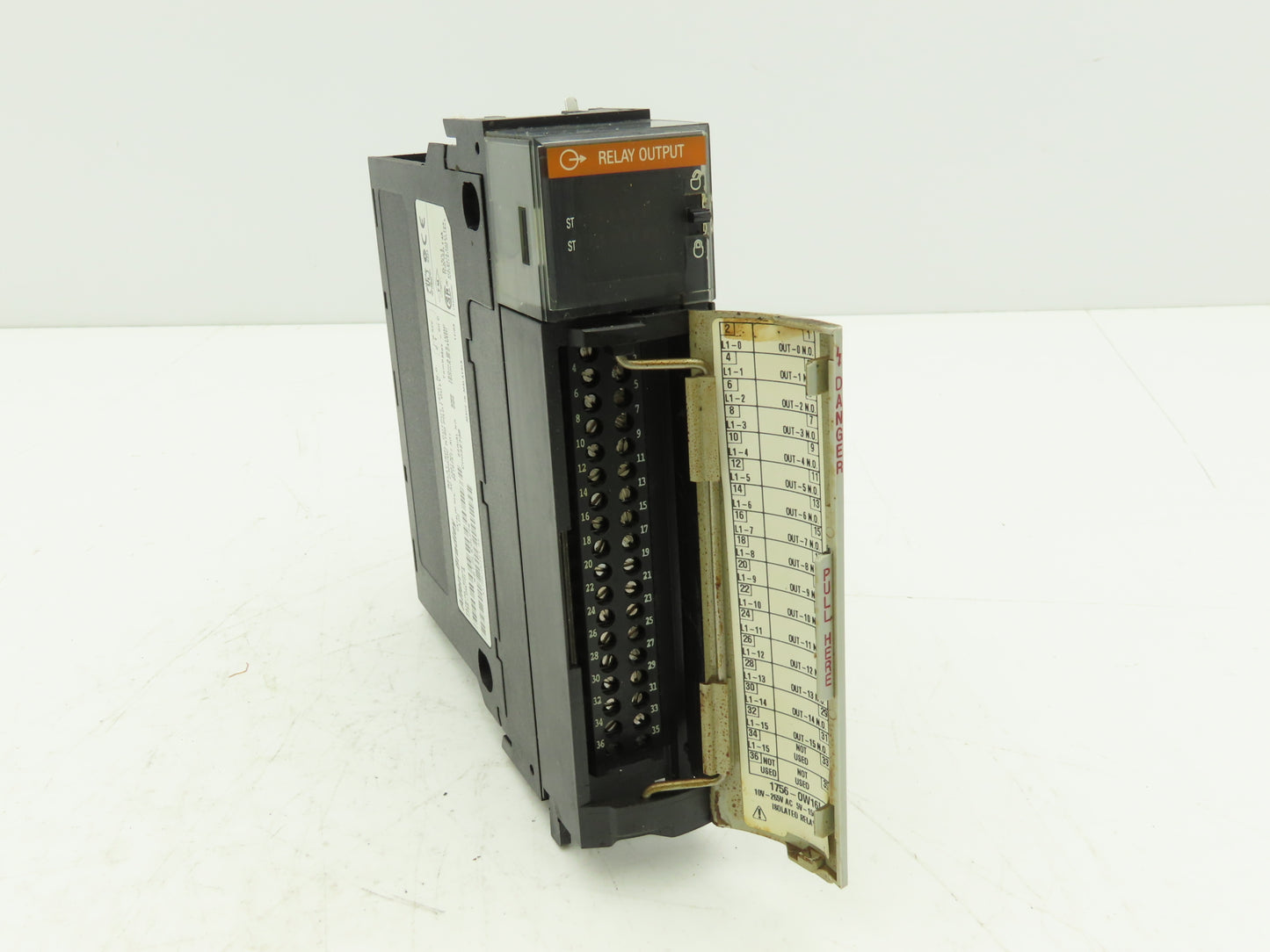 Allen Bradley 1756-0W16I A ControlLogix 16PT Relay Output 	Rev L02  Ser A FW 2.1