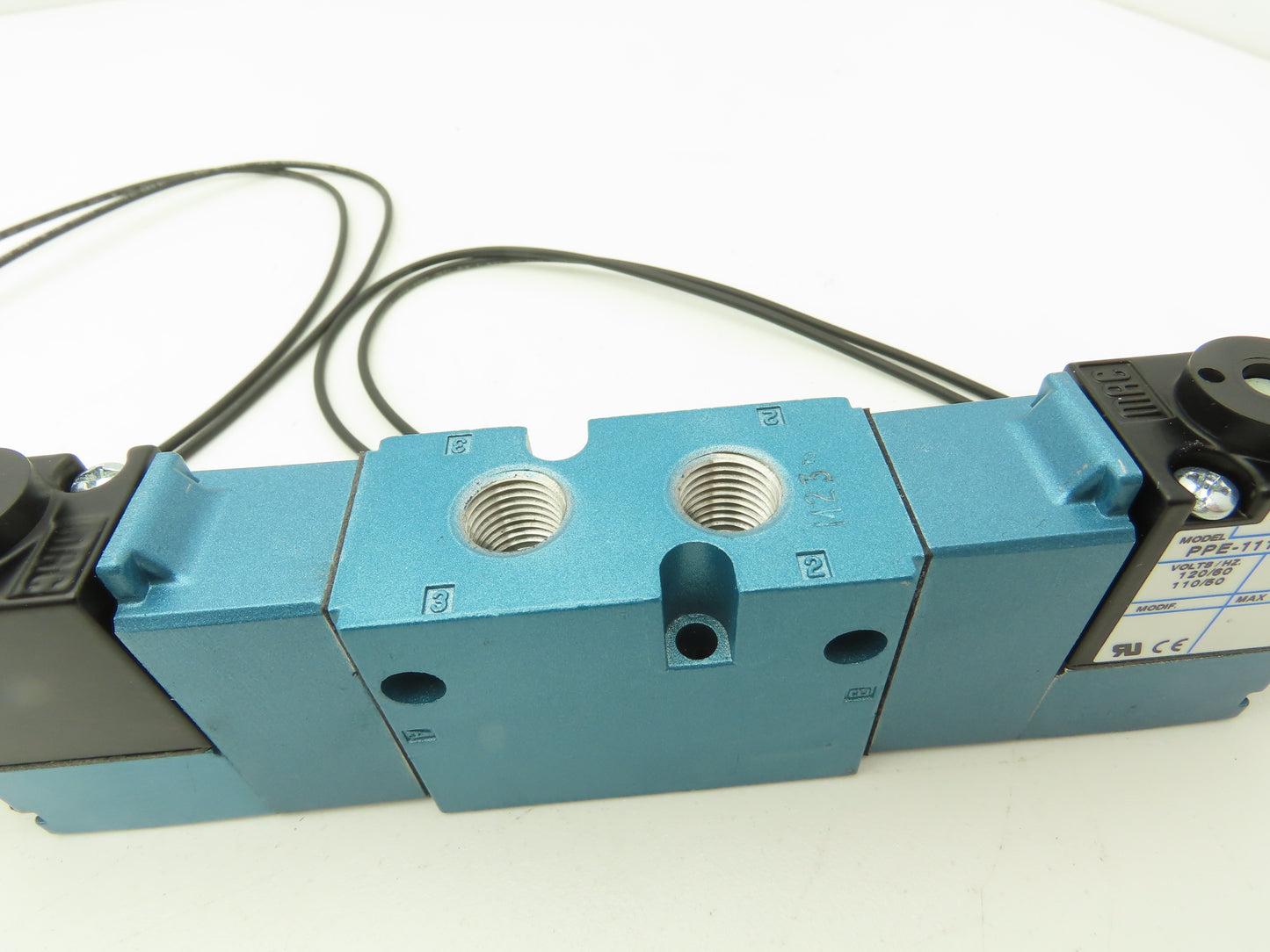 Mac 821C-PP-111CA-152 Double Solenoid Valve 5/2-Way 150psi 1/4"npt 120V