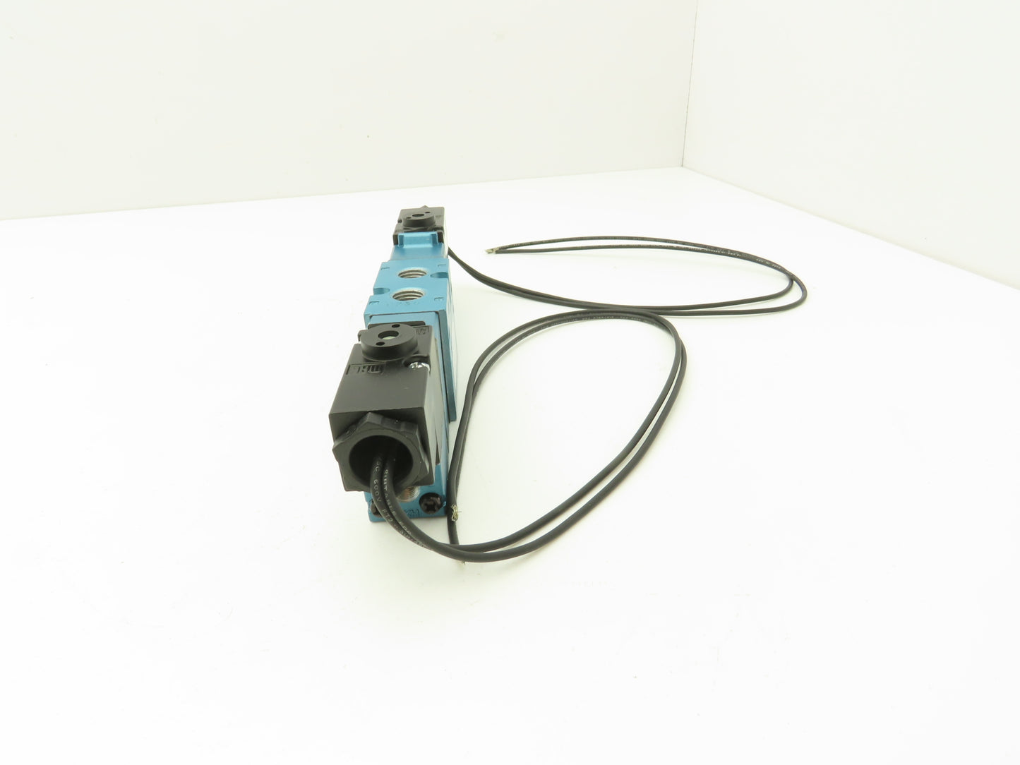 Mac 821C-PP-111CA-152 Double Solenoid Valve 5/2-Way 150psi 1/4"npt 120V